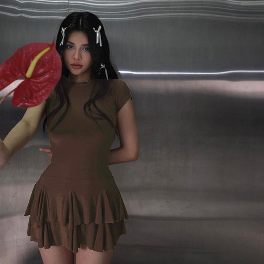 Clara - Damen Minikleid mit fließendem Stoff und modernem Schößchen